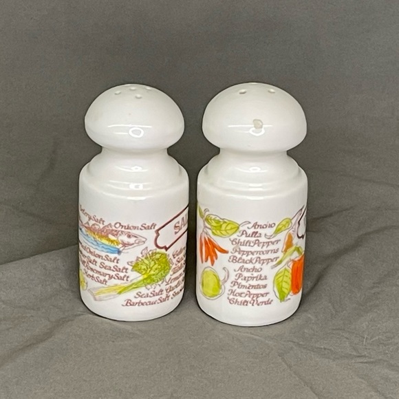 Vintage 1980 Avon Salt and Pepper Shakers - Picture 4 of 6